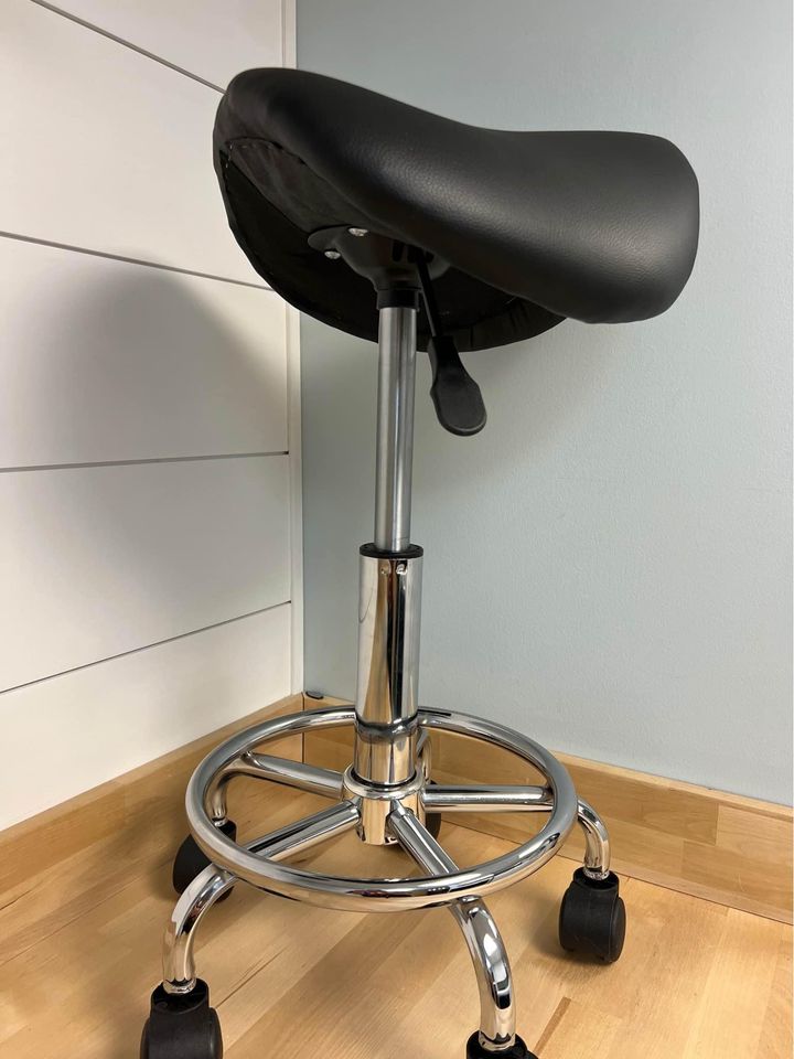 Saddle Stool with Foot Rest PU Leather Swivel Adjustable Rolling Stool (Black)